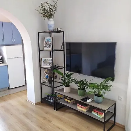 Modern With 3 Bedrooms *