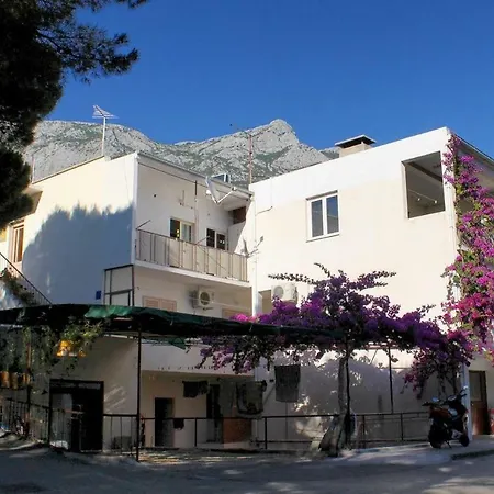 Apartment Modern With 3 Bedrooms Makarska